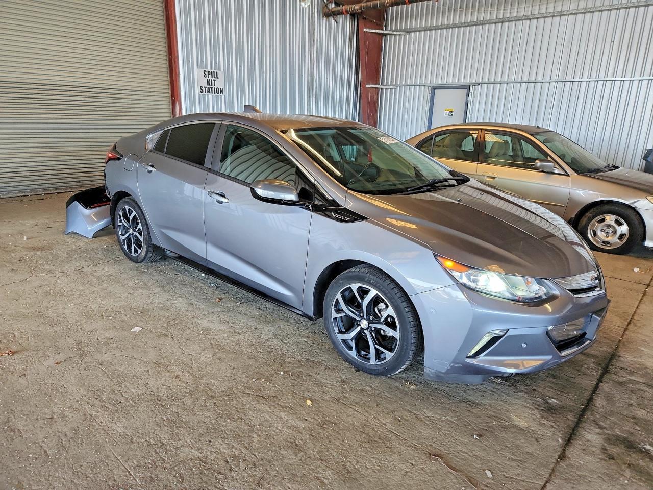 2018 Chevrolet Volt Premier - Image 4