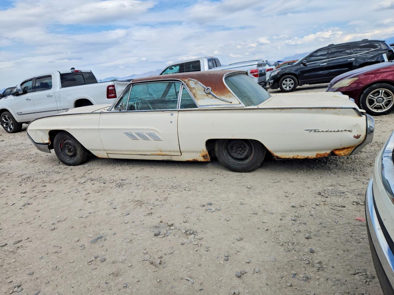 1962 Ford Thunderbird - Image 2