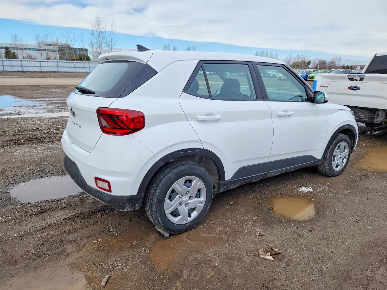 2022 Hyundai Venue - Image 3