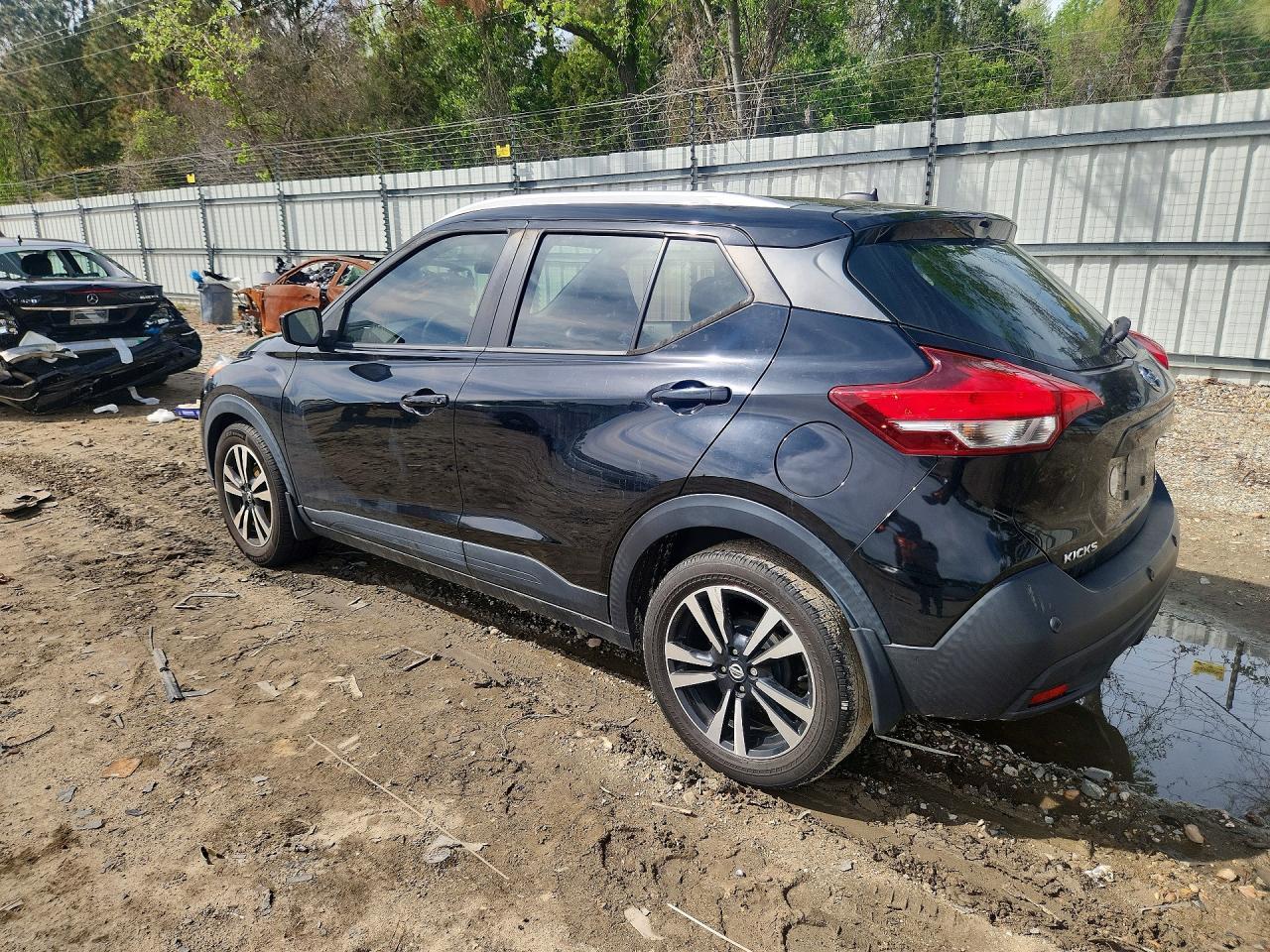 2020 Nissan Kicks Sv - Image 2