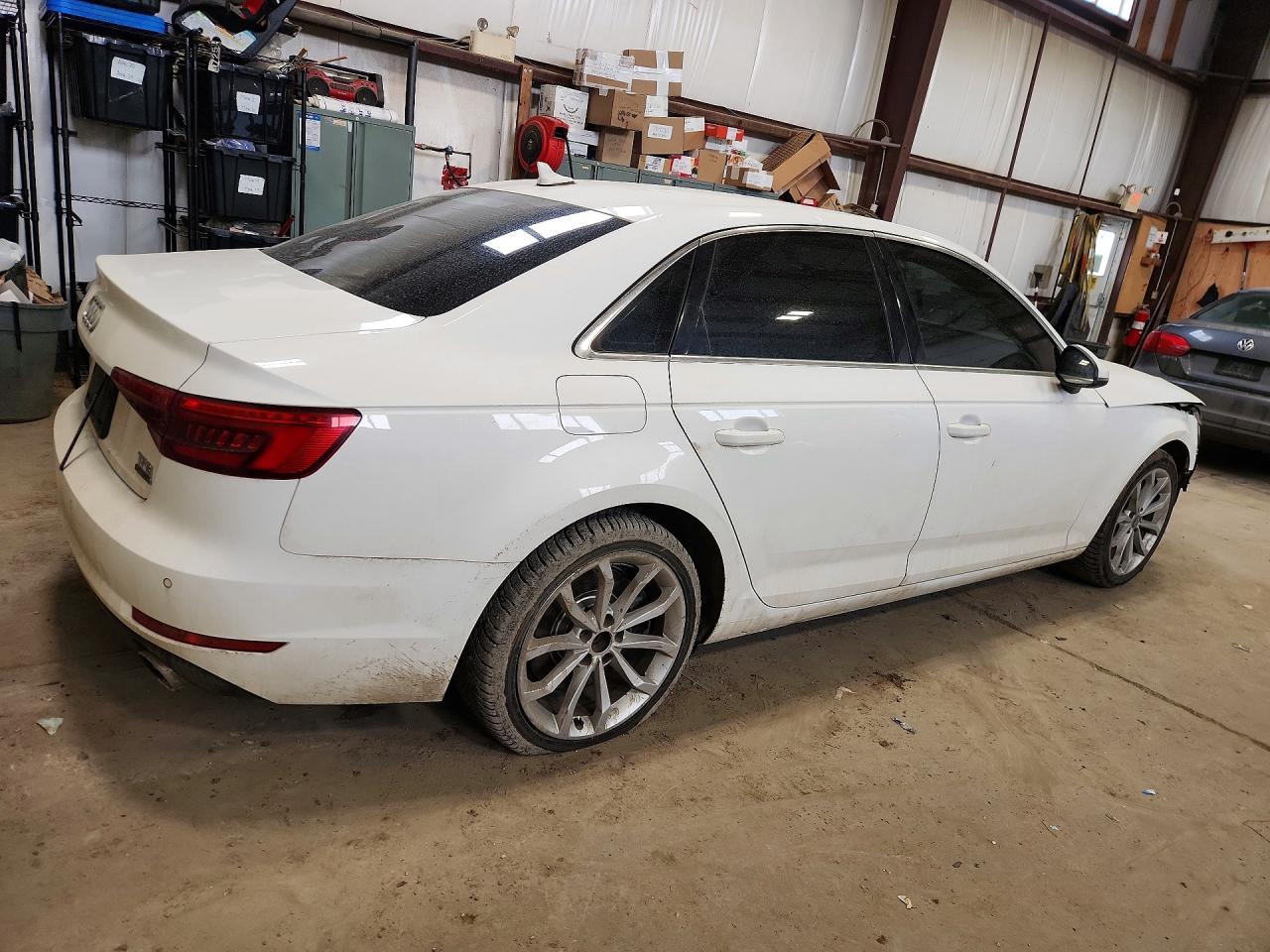 2017 Audi A4 2.0T Quattro 4Dr - Фото 3