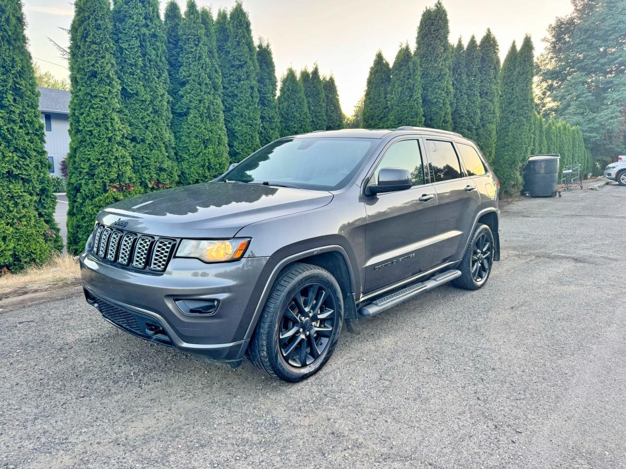 2020 Jeep Grand Cherokee Laredo - Image 2
