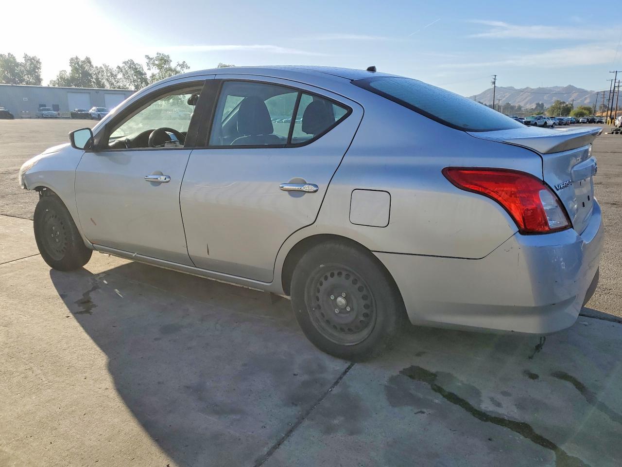 2017 Nissan Versa 1.6 Sv - Image 2