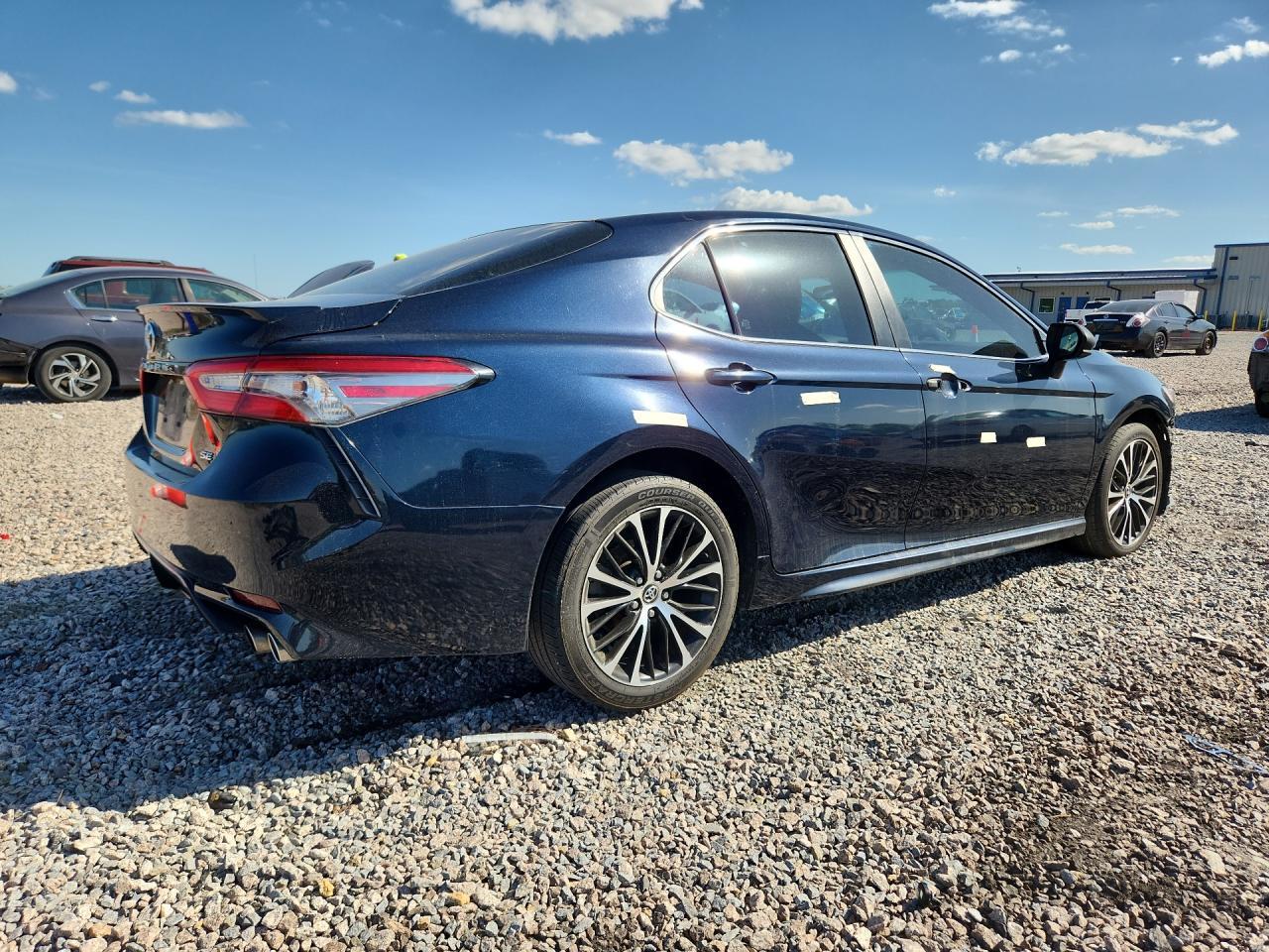 2018 Toyota Camry Se - Фото 3