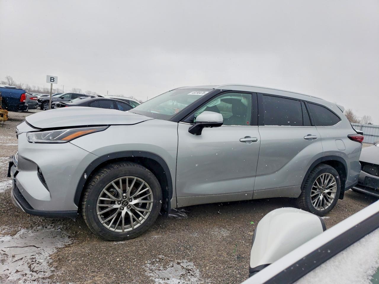 2024 Toyota Highlander Le