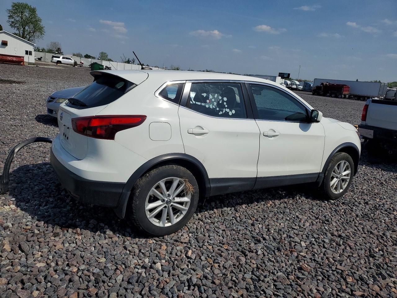 2019 Nissan Rogue Sport S - Фото 3