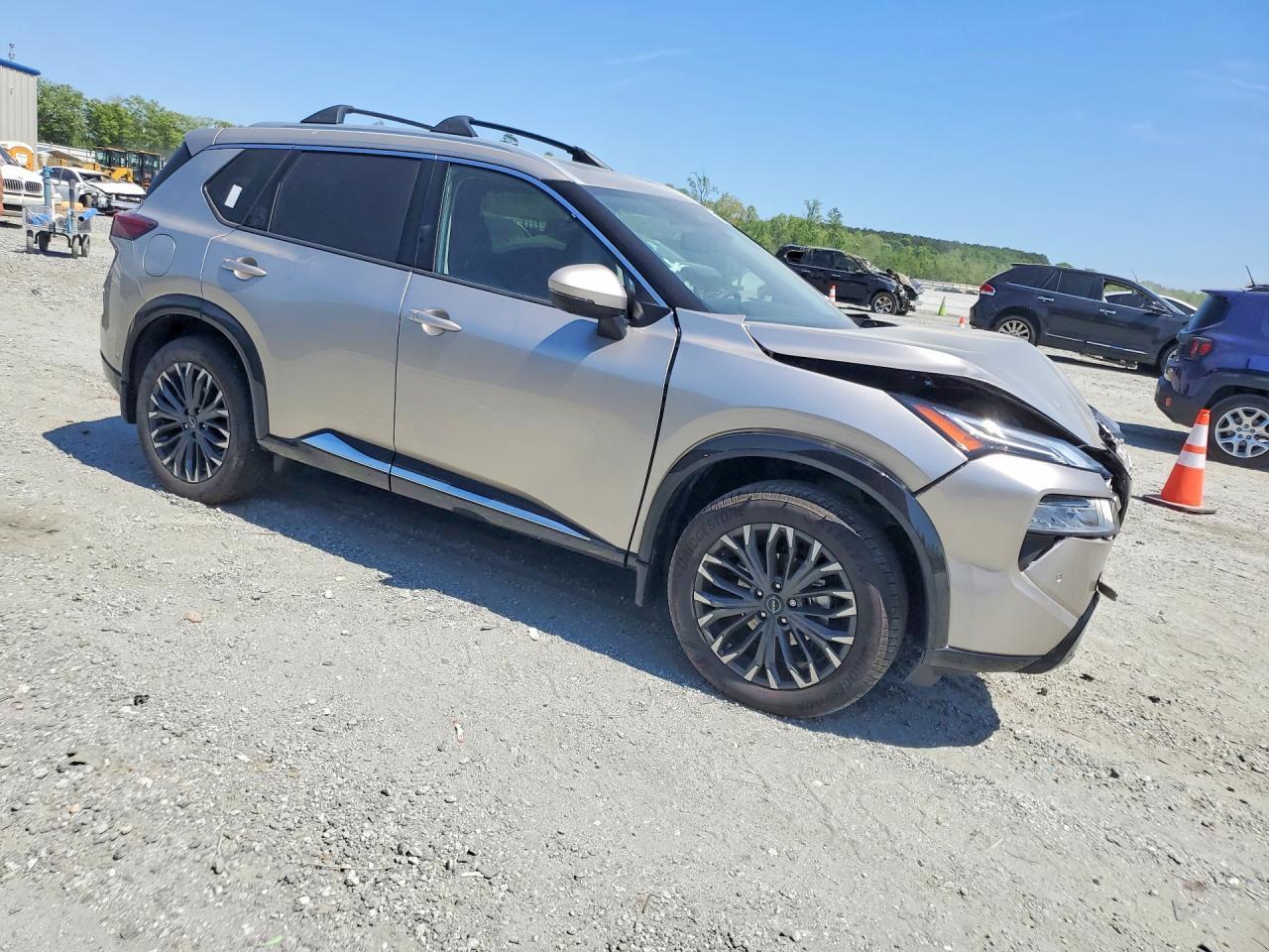 2026 Nissan Rogue Platinum - Image 4