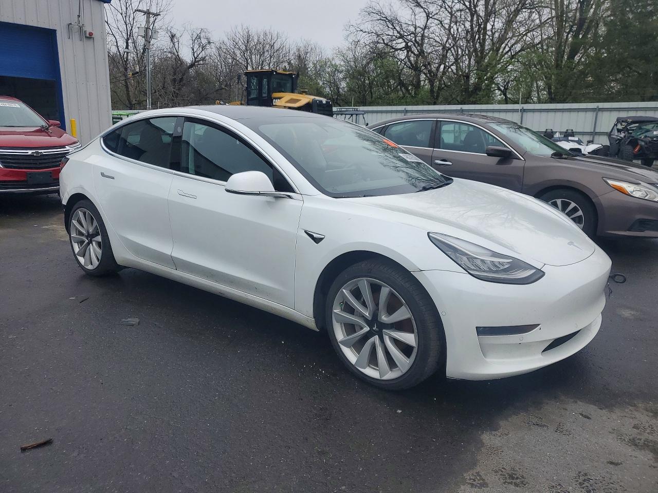 2020 Tesla Model 3 - Image 4