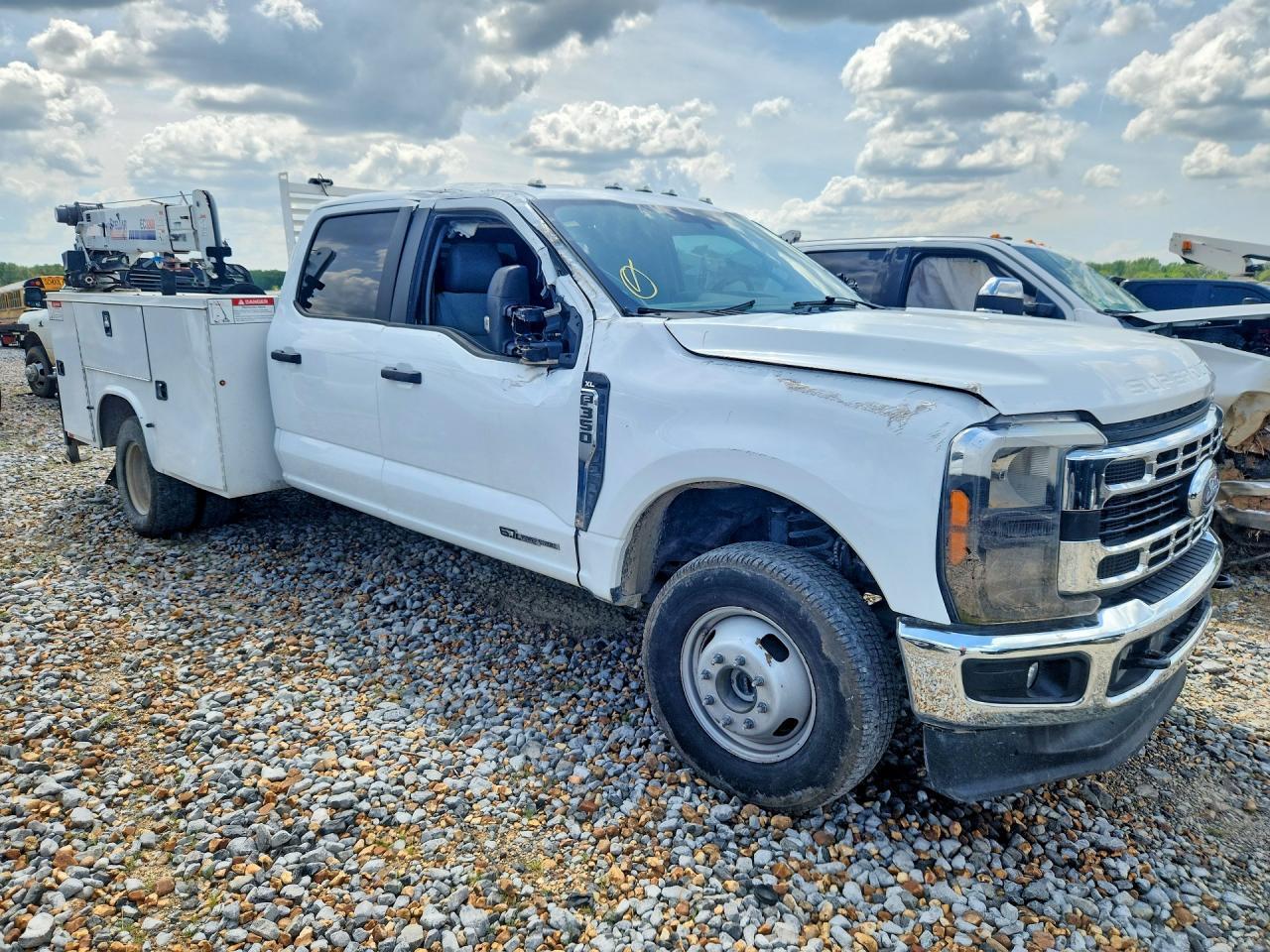 2023 Ford F350 Super Duty - Image 4