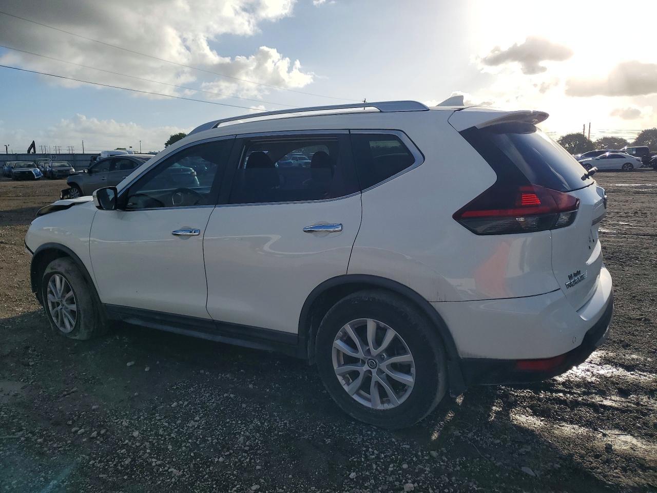 2019 Nissan Rogue Sv - Image 2