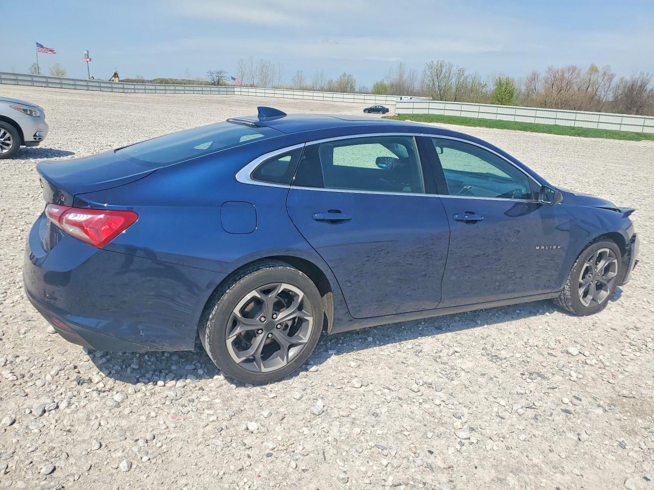 2022 Chevrolet Malibu Lt - Фото 3