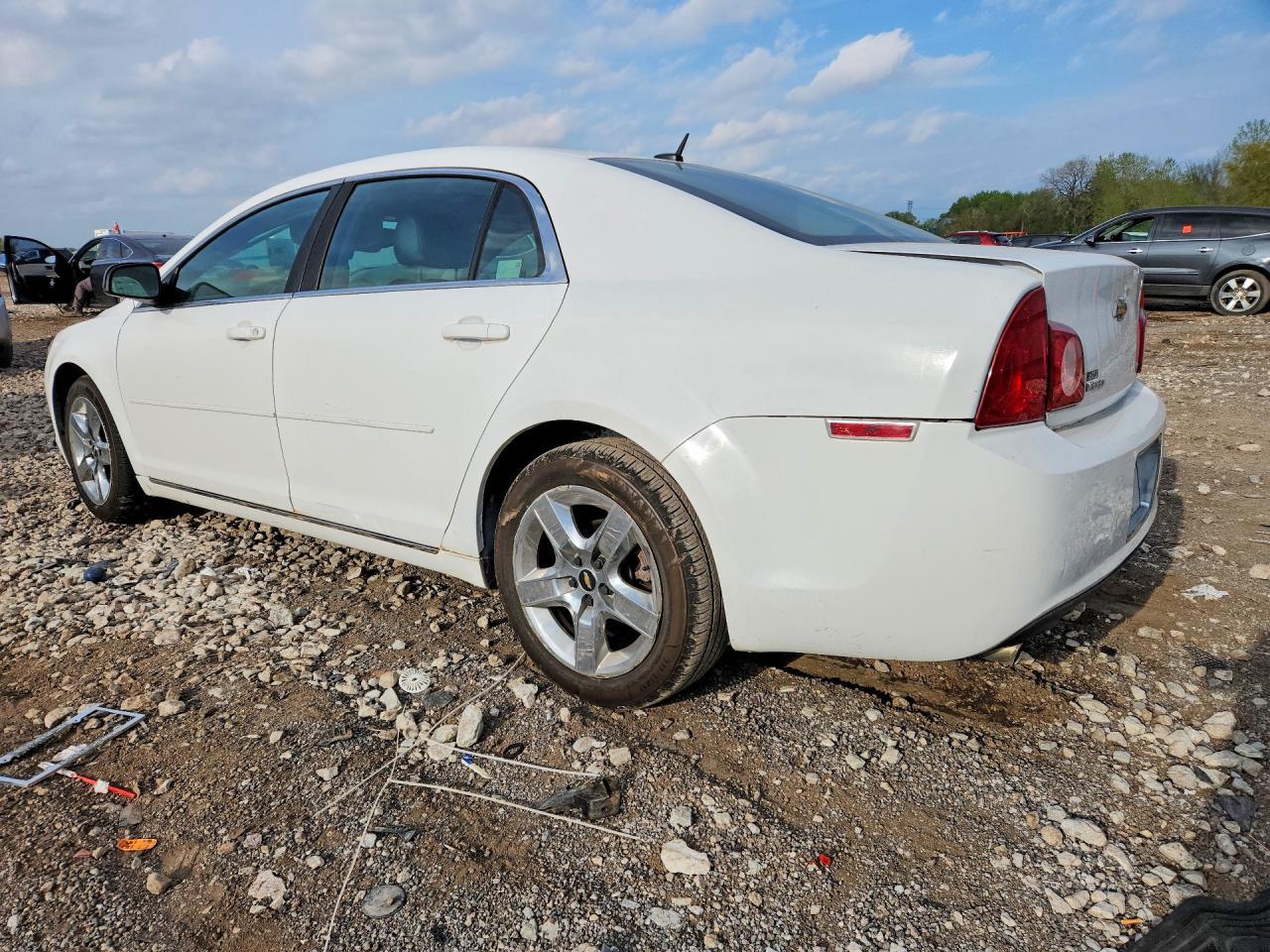 2009 Chevrolet Malibu 1Lt - Image 2