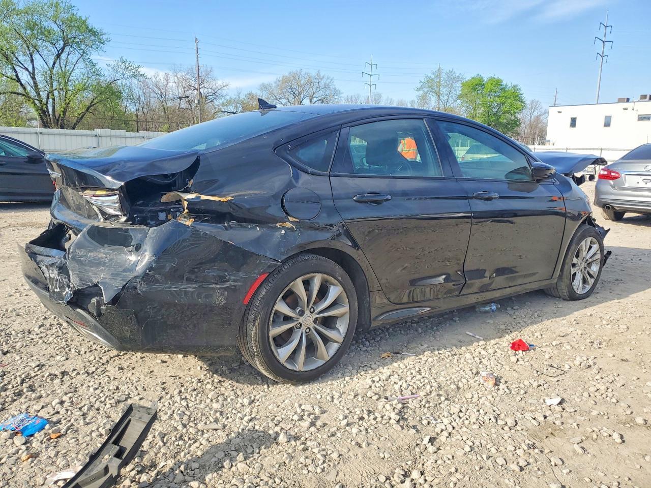 2015 Chrysler 200 S - Фото 3