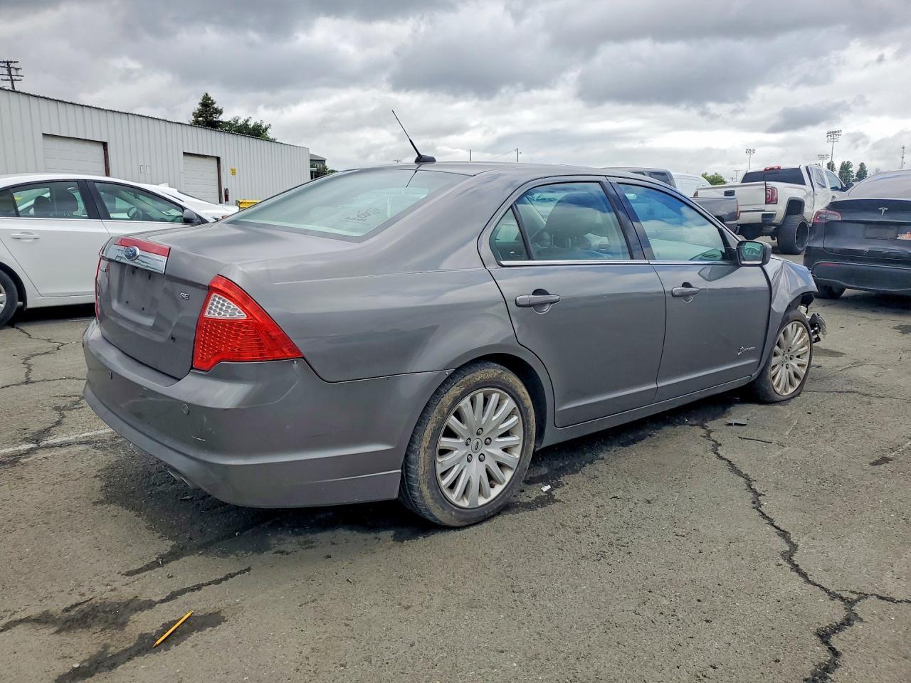 2010 Ford Fusion Hybrid - Image 3