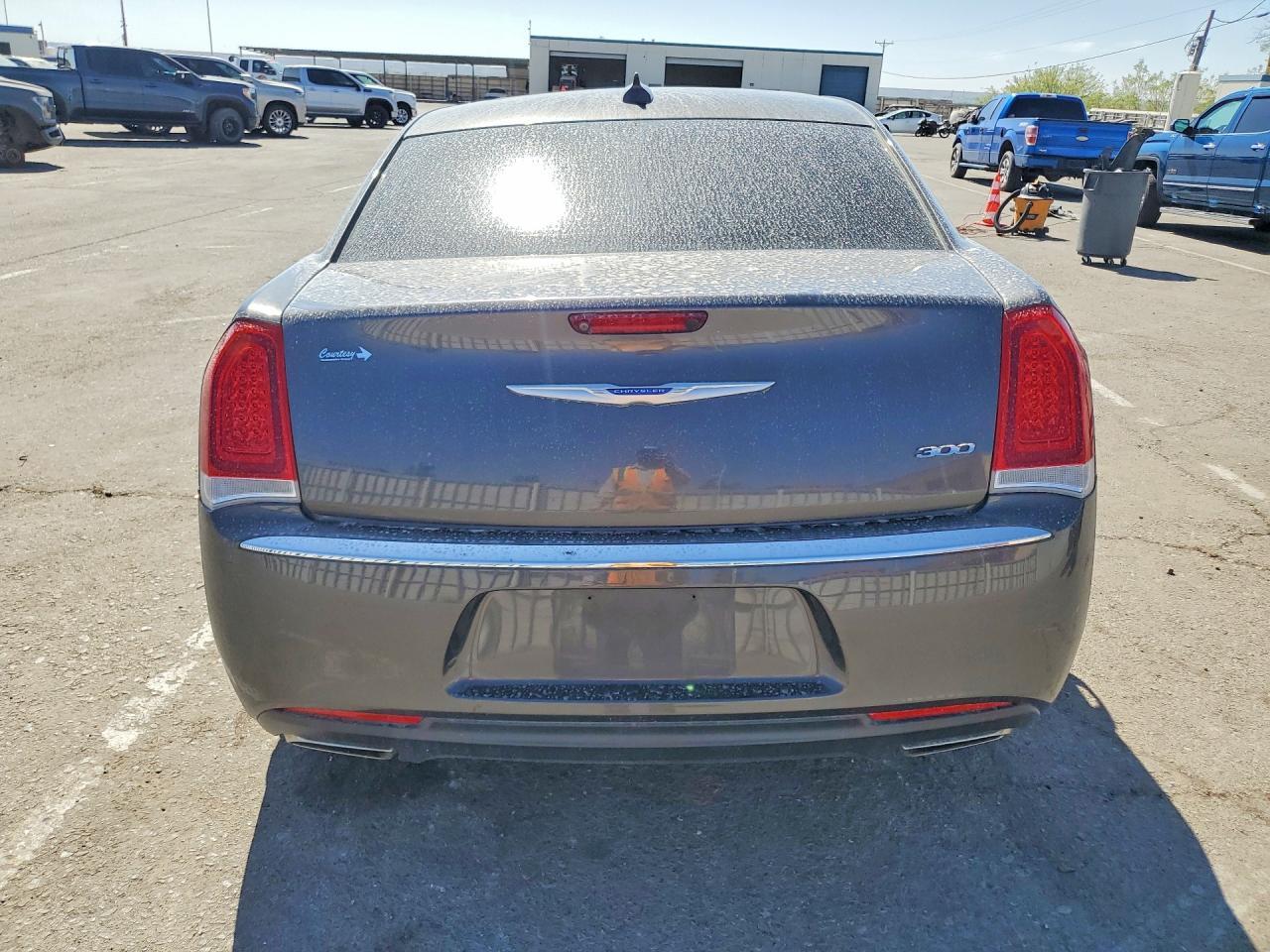 2019 Chrysler 300 Touring - Image 6