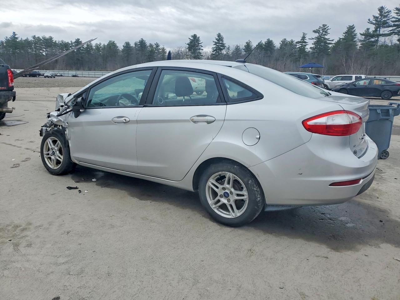 2017 Ford Fiesta Se - Image 2