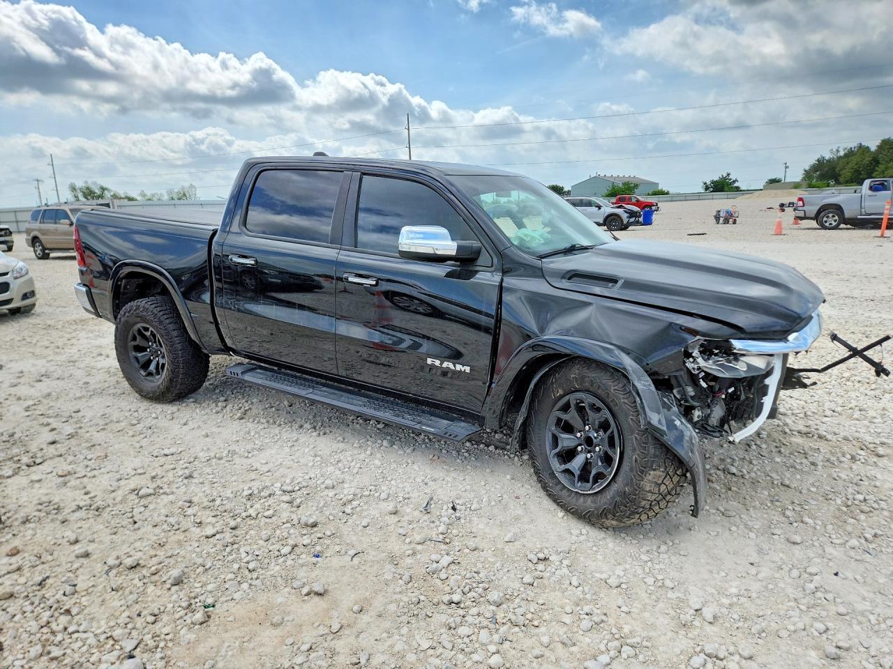 2019 Dodge 1500 Laramie - Фото 4