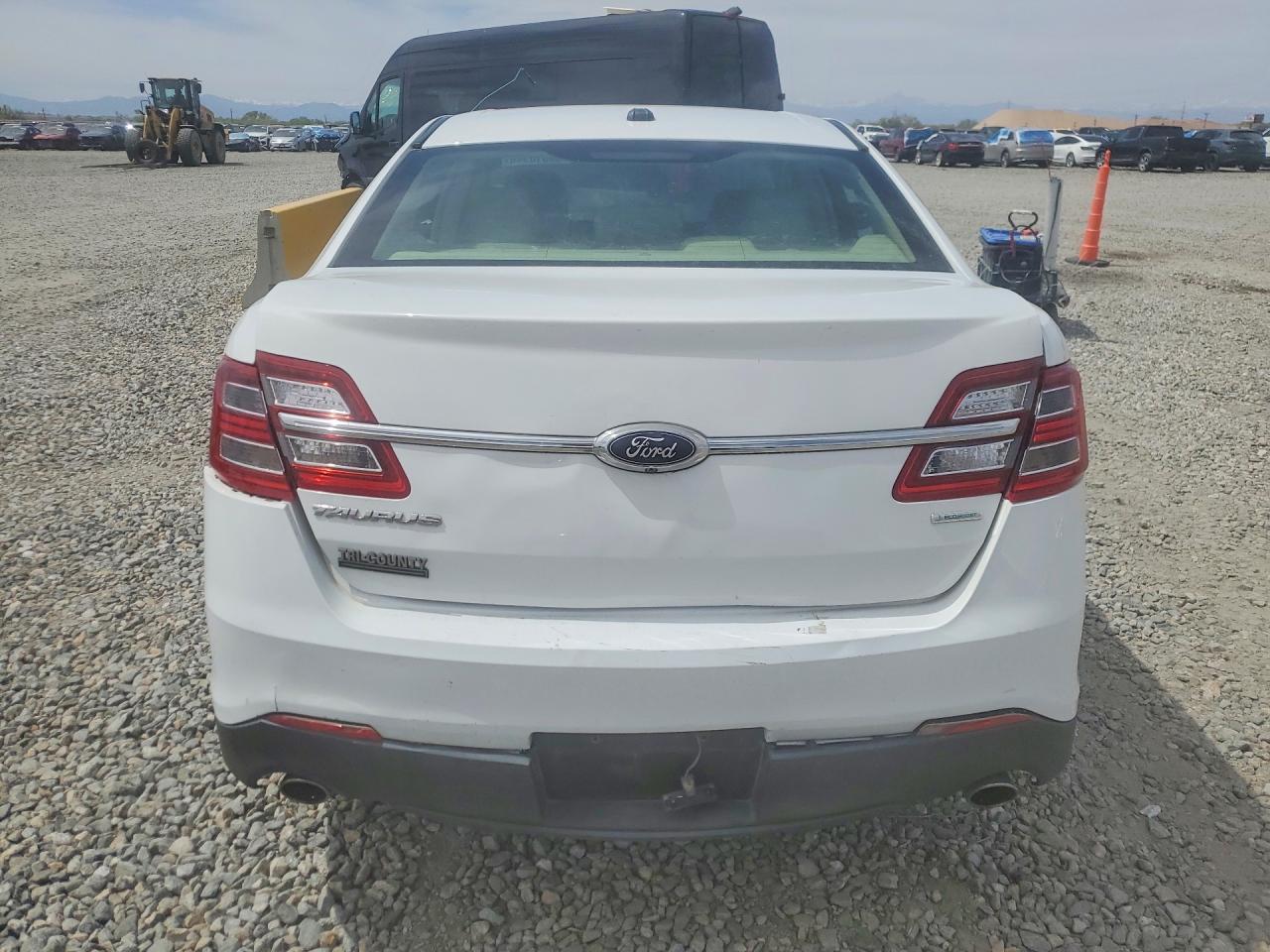 2016 Ford Taurus Se - Фото 6