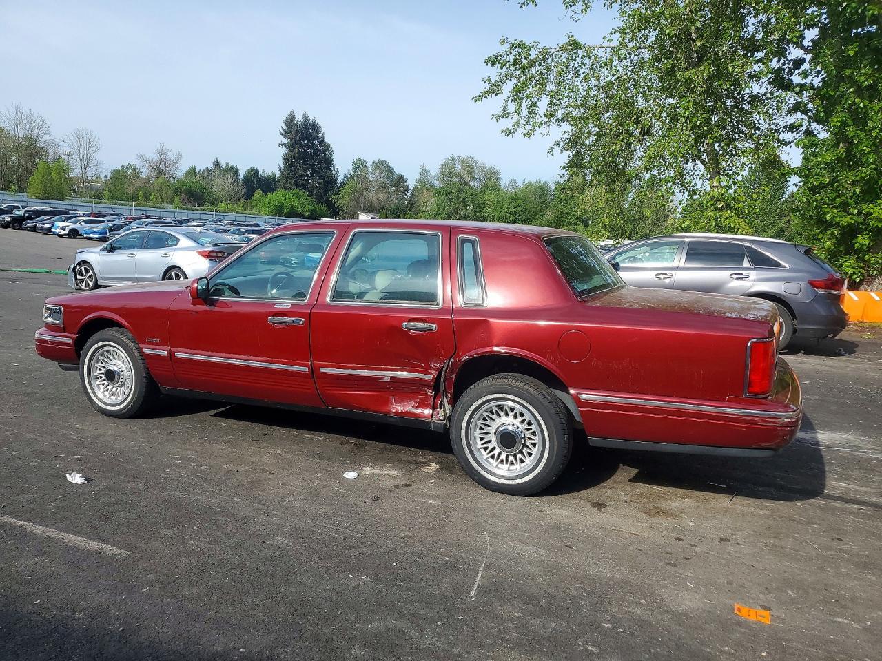 1997 Lincoln Town Car Executive - Image 2