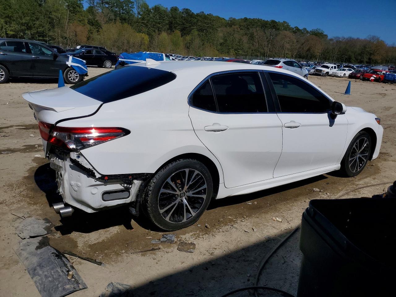 2019 Toyota Camry Se - Image 3