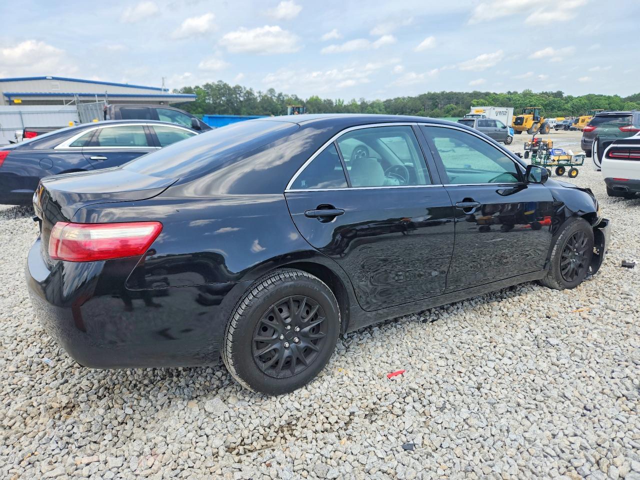 2009 Toyota Camry Le - Image 3