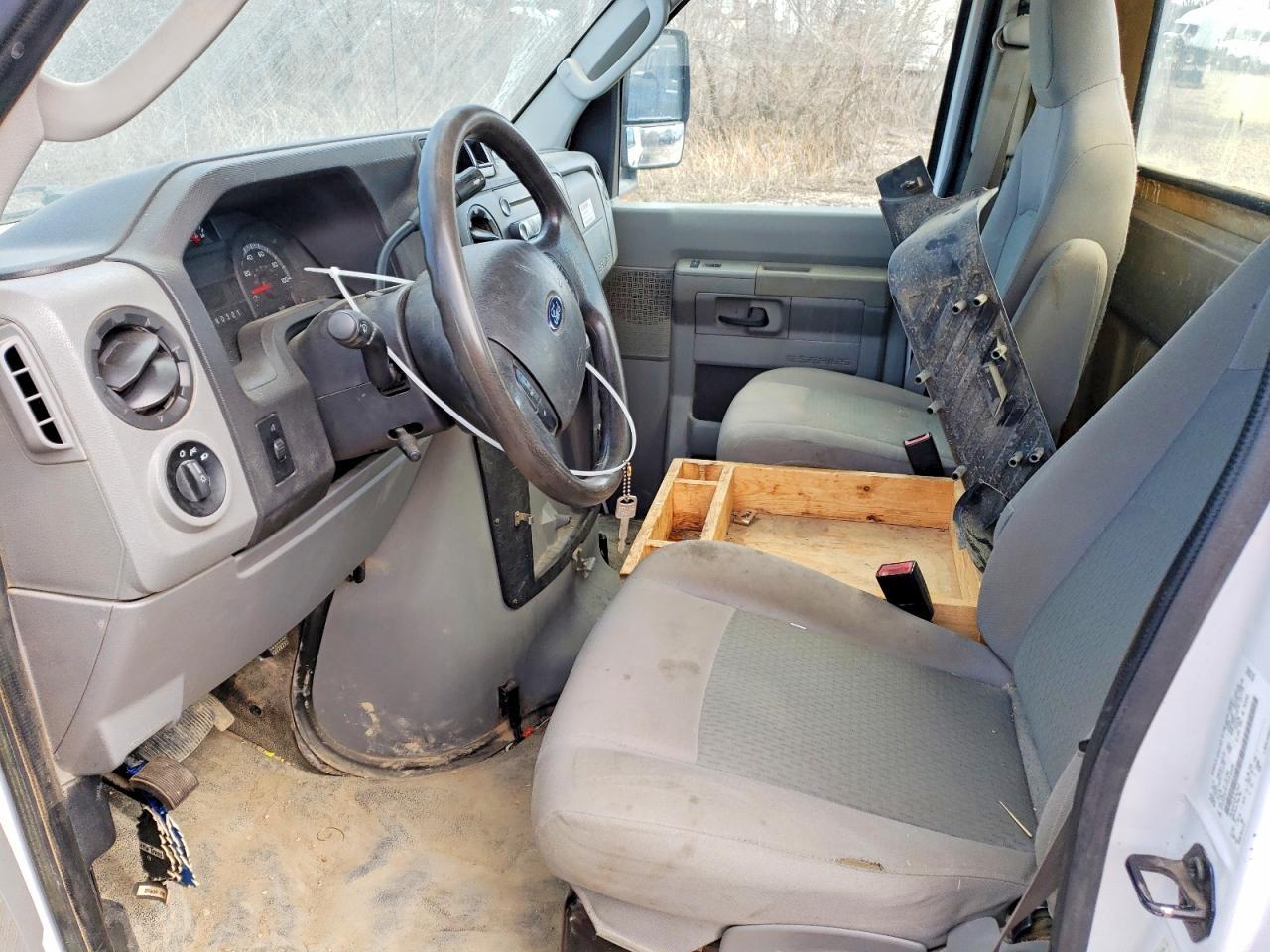 2015 Ford Econoline E450 Super Duty Cutaway Van - Фото 7