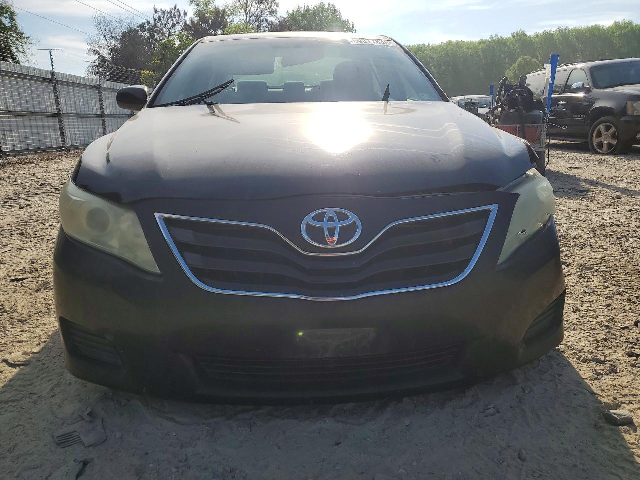 2010 Toyota Camry Le - Image 5