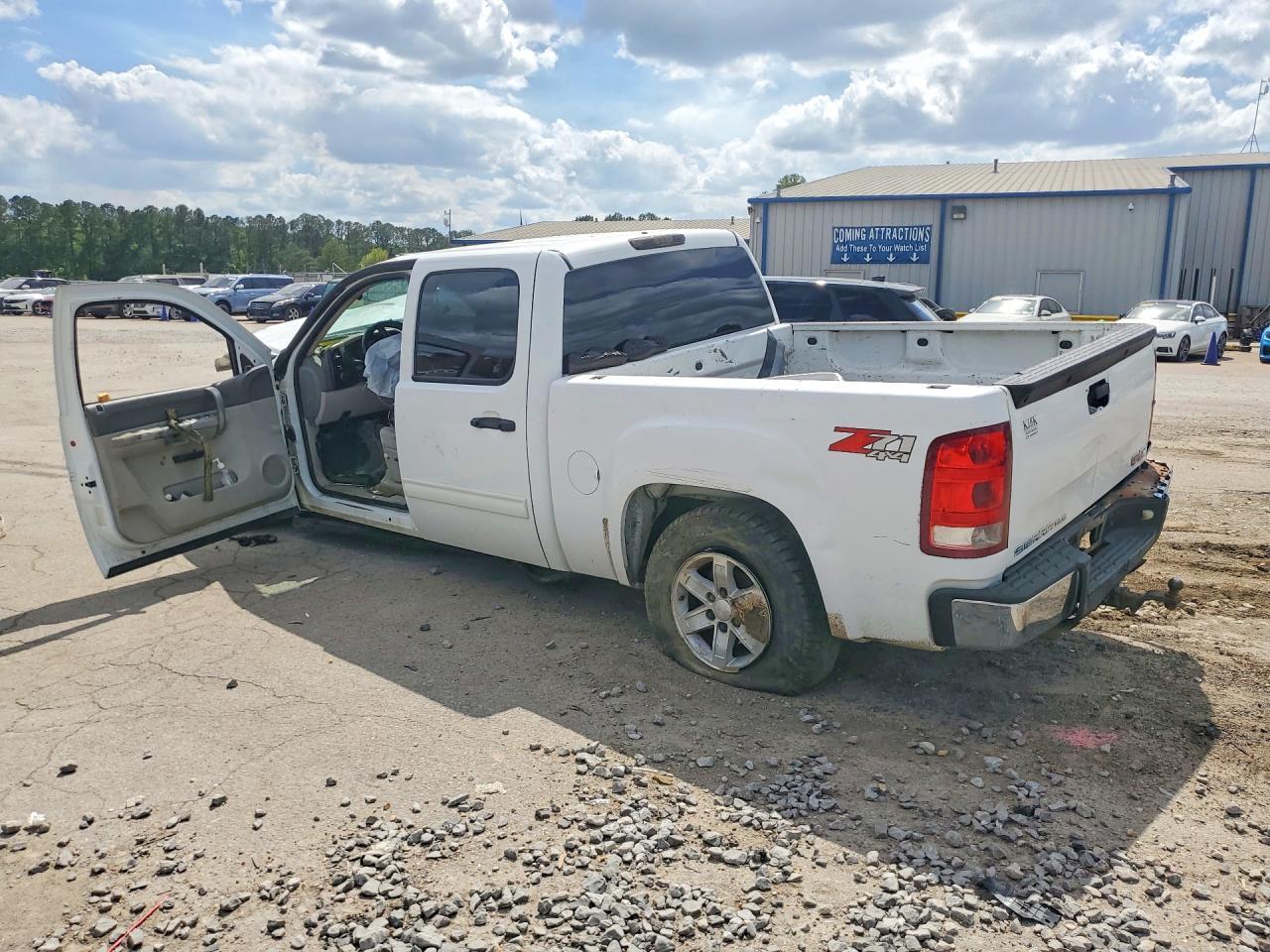 2008 GMC Sierra K1500 - Image 2