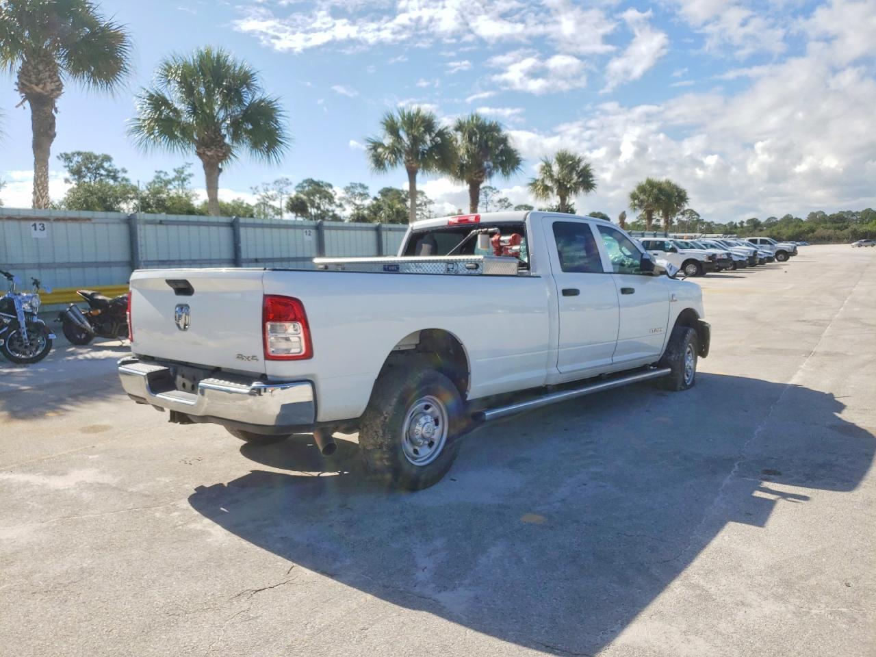 2022 Ram 2500 Tradesman - Фото 3