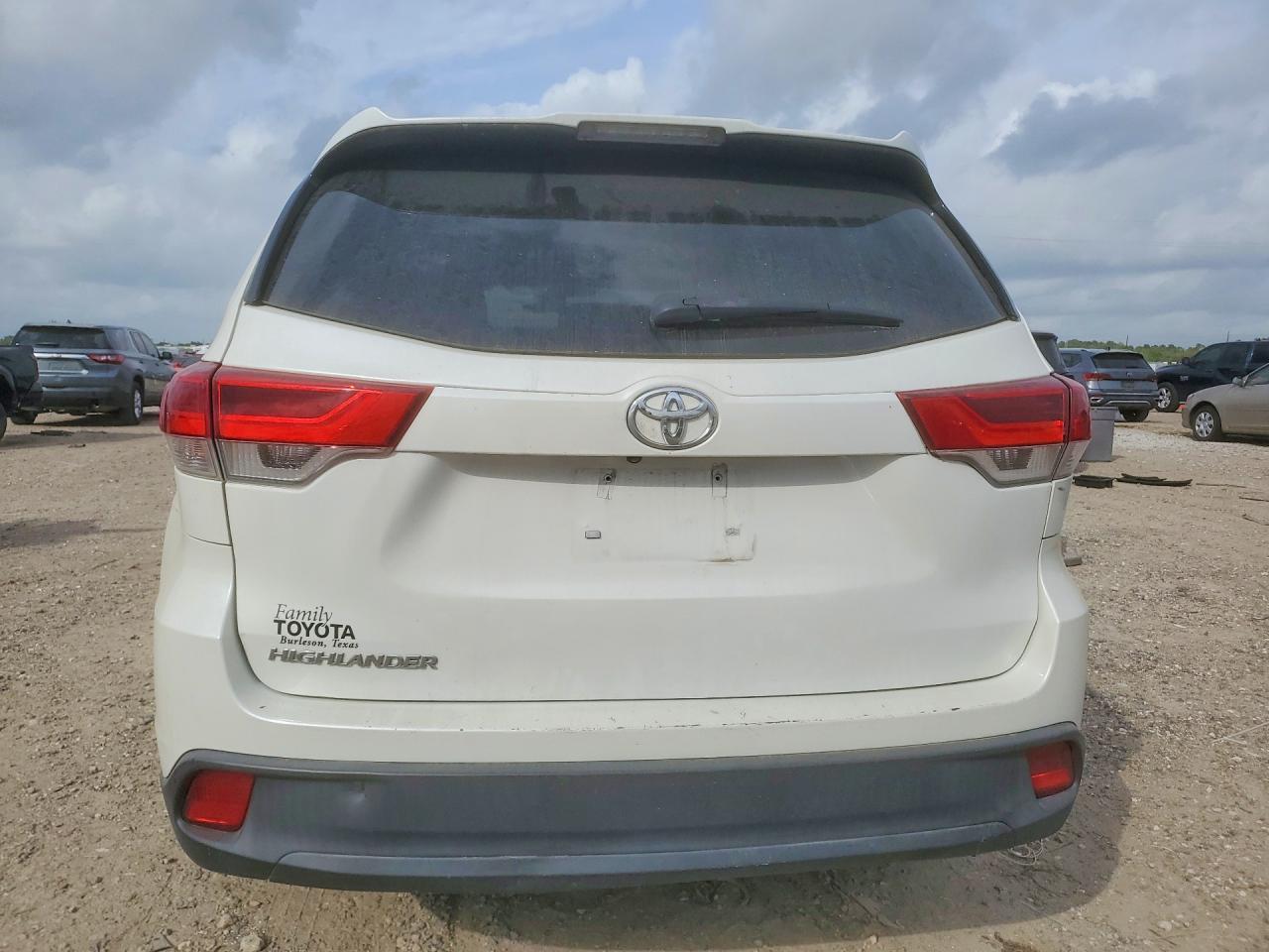 2019 Toyota Highlander Le - Image 6