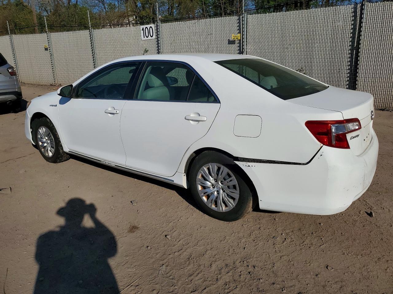 2013 Toyota Camry Hybrid Le - Фото 2