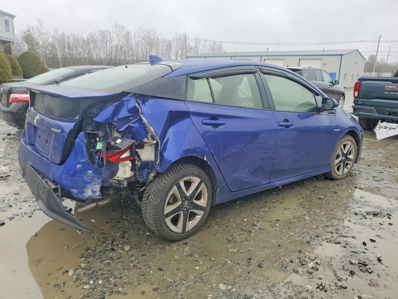 2016 Toyota Prius Three Touring - Image 3