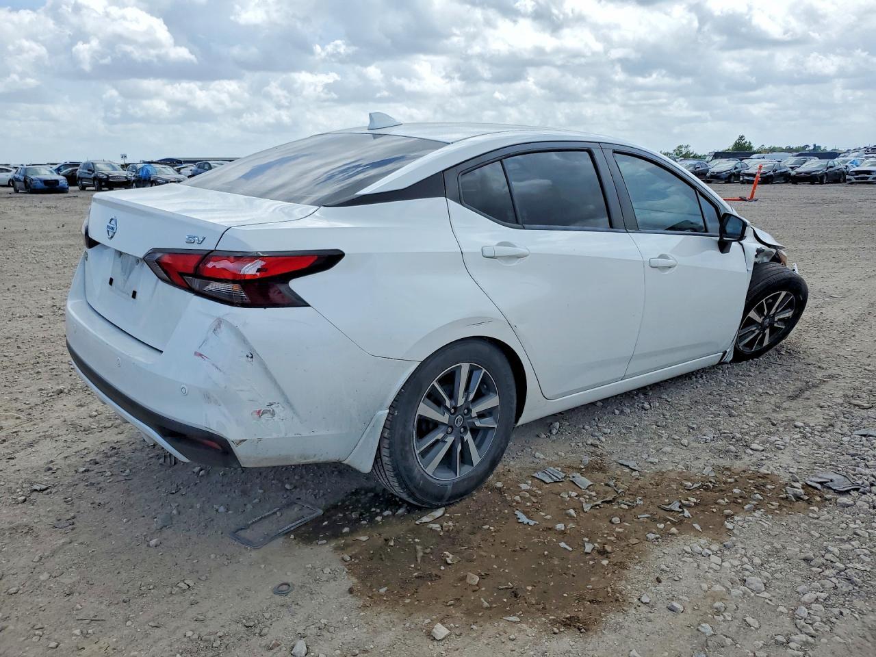 2021 Nissan Versa Sv - Фото 3