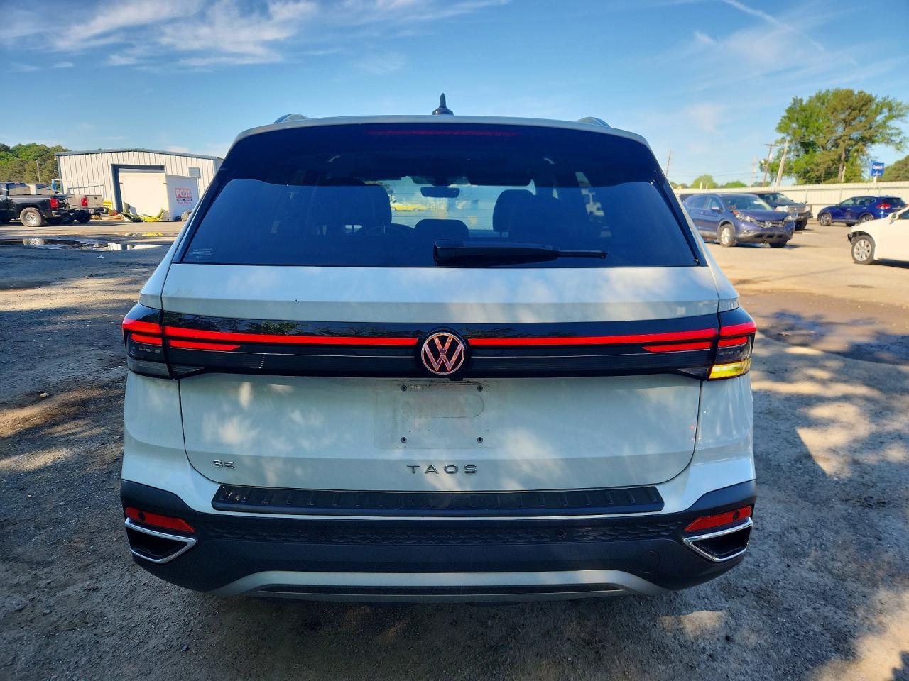 2025 Volkswagen Taos Se - Фото 6