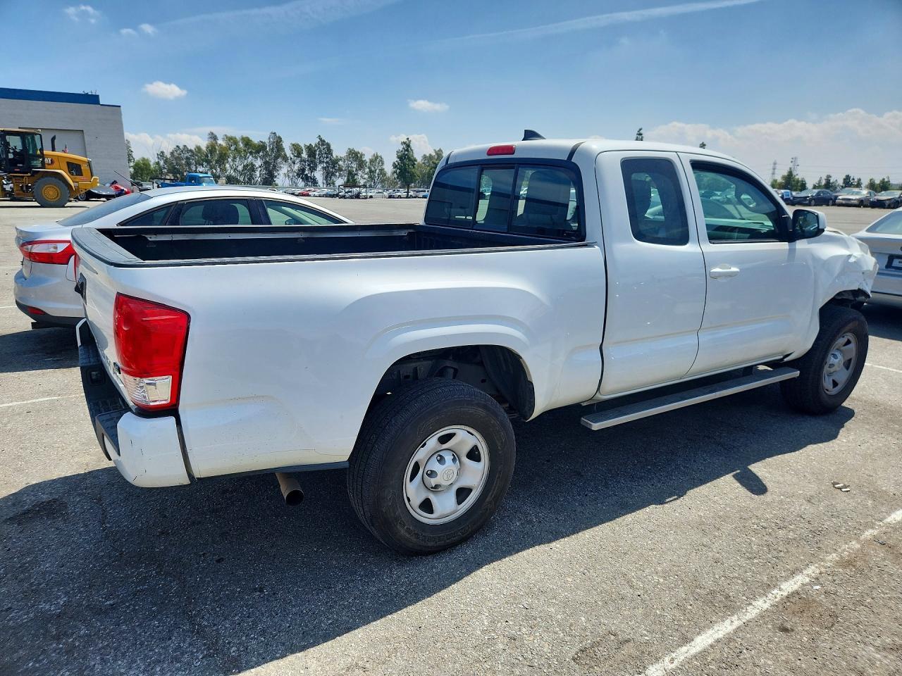 2016 Toyota Tacoma Sr - Фото 3