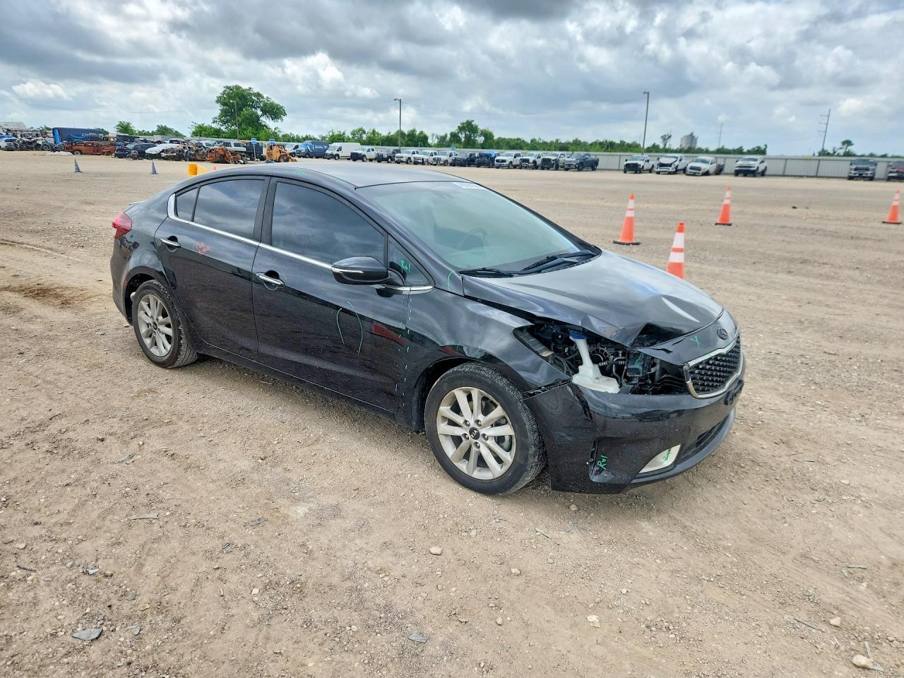 2017 Kia Forte S - Image 4