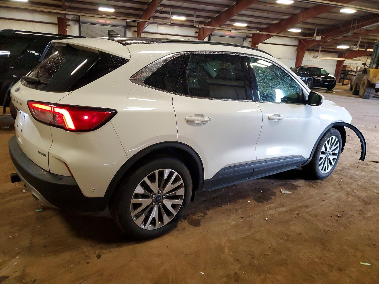 2020 Ford Escape Titanium - Фото 3