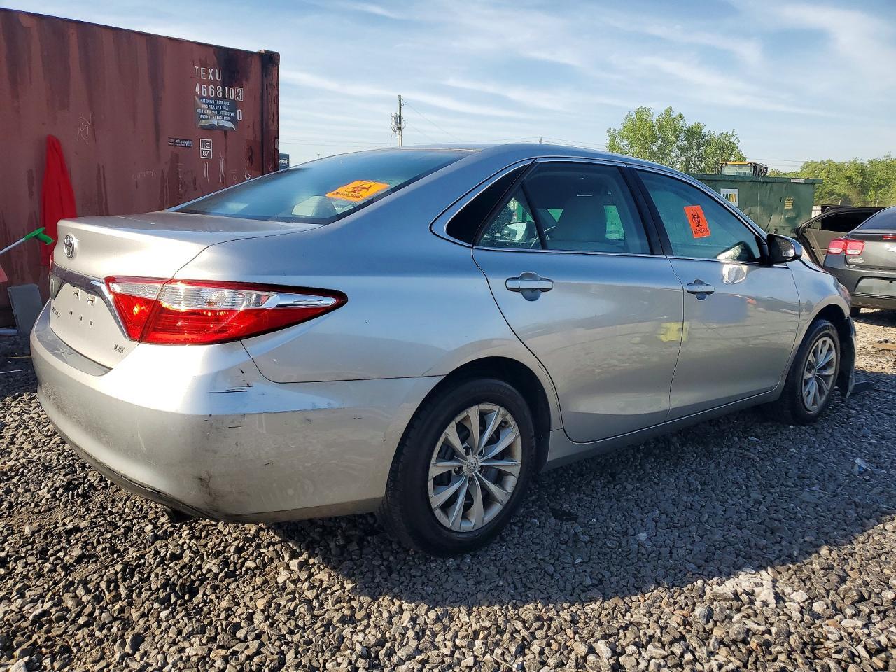 2016 Toyota Camry Le - Фото 3