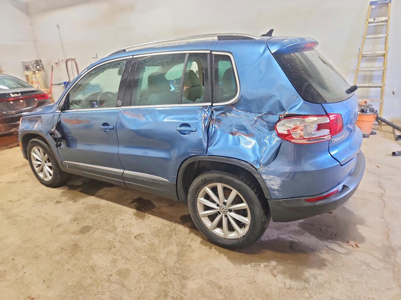 2017 Volkswagen Tiguan Wolfsburg - Фото 2