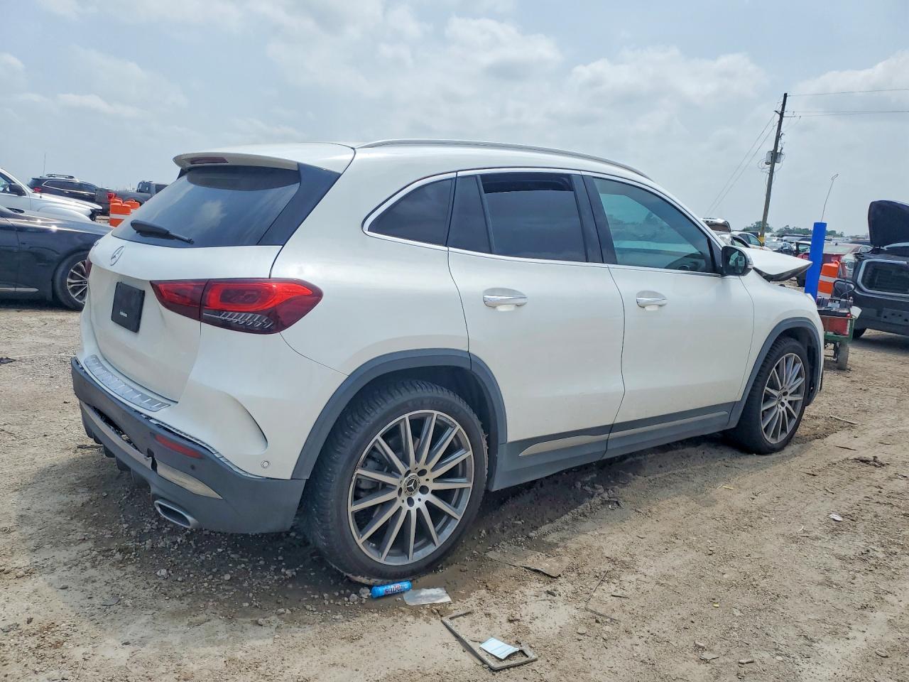 2021 Mercedes-Benz Gla 250 - Image 3