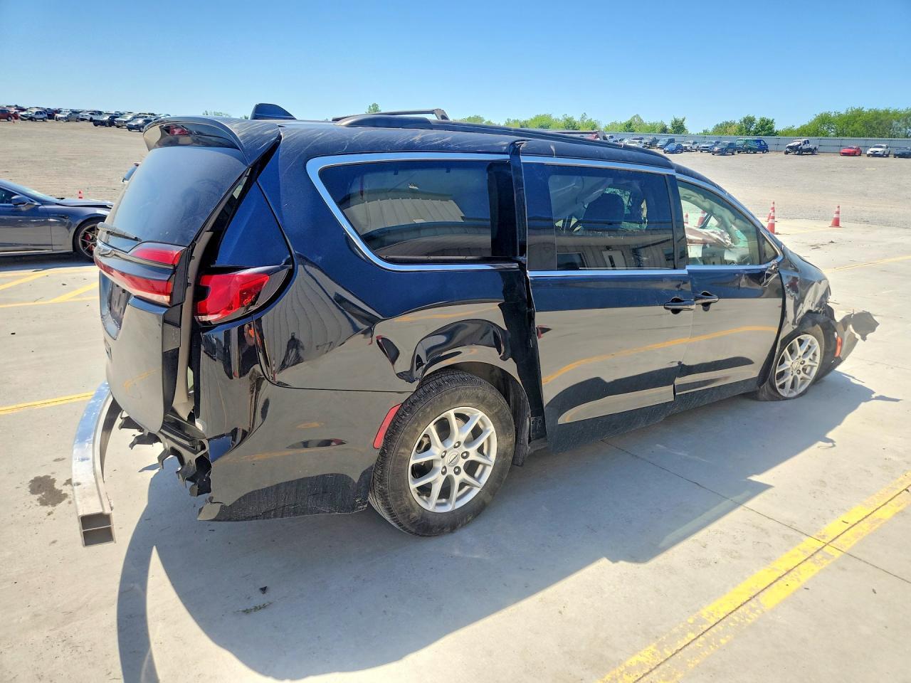2022 Chrysler Pacifica Touring L - Фото 3