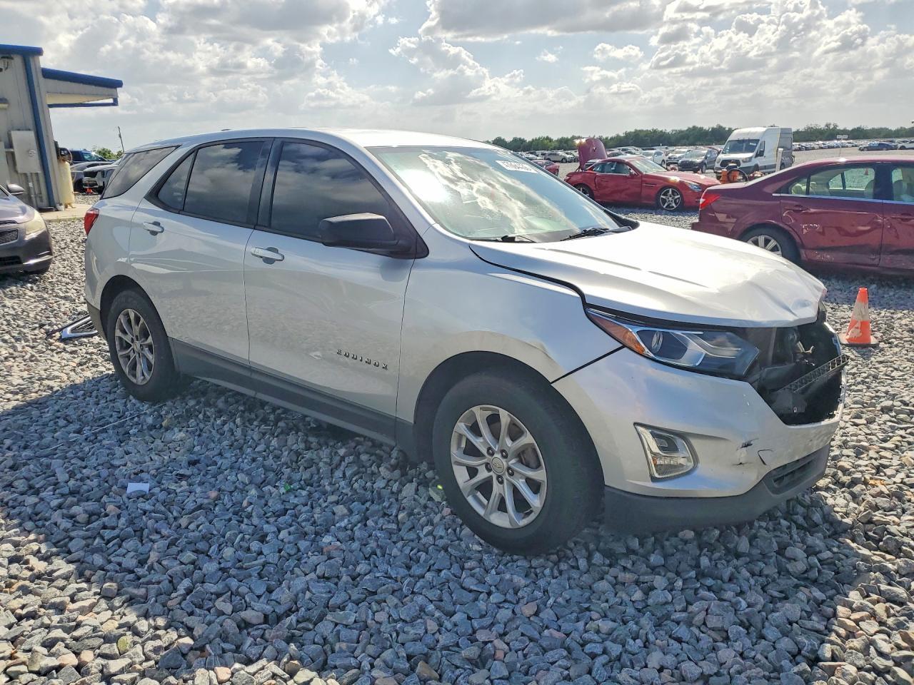 2018 Chevrolet Equinox Ls - Фото 4
