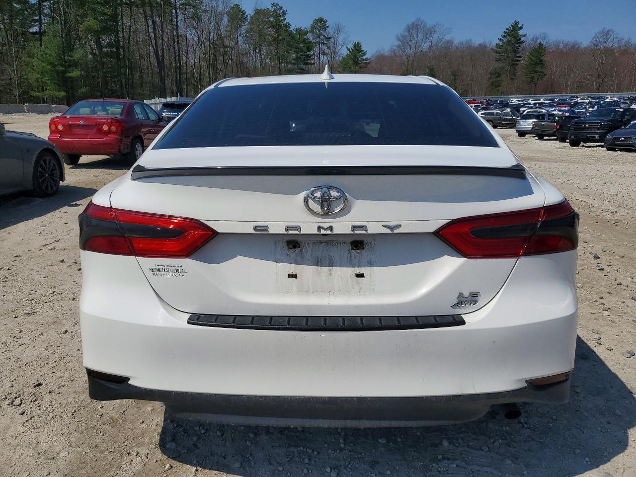 2020 Toyota Camry Le - Фото 6
