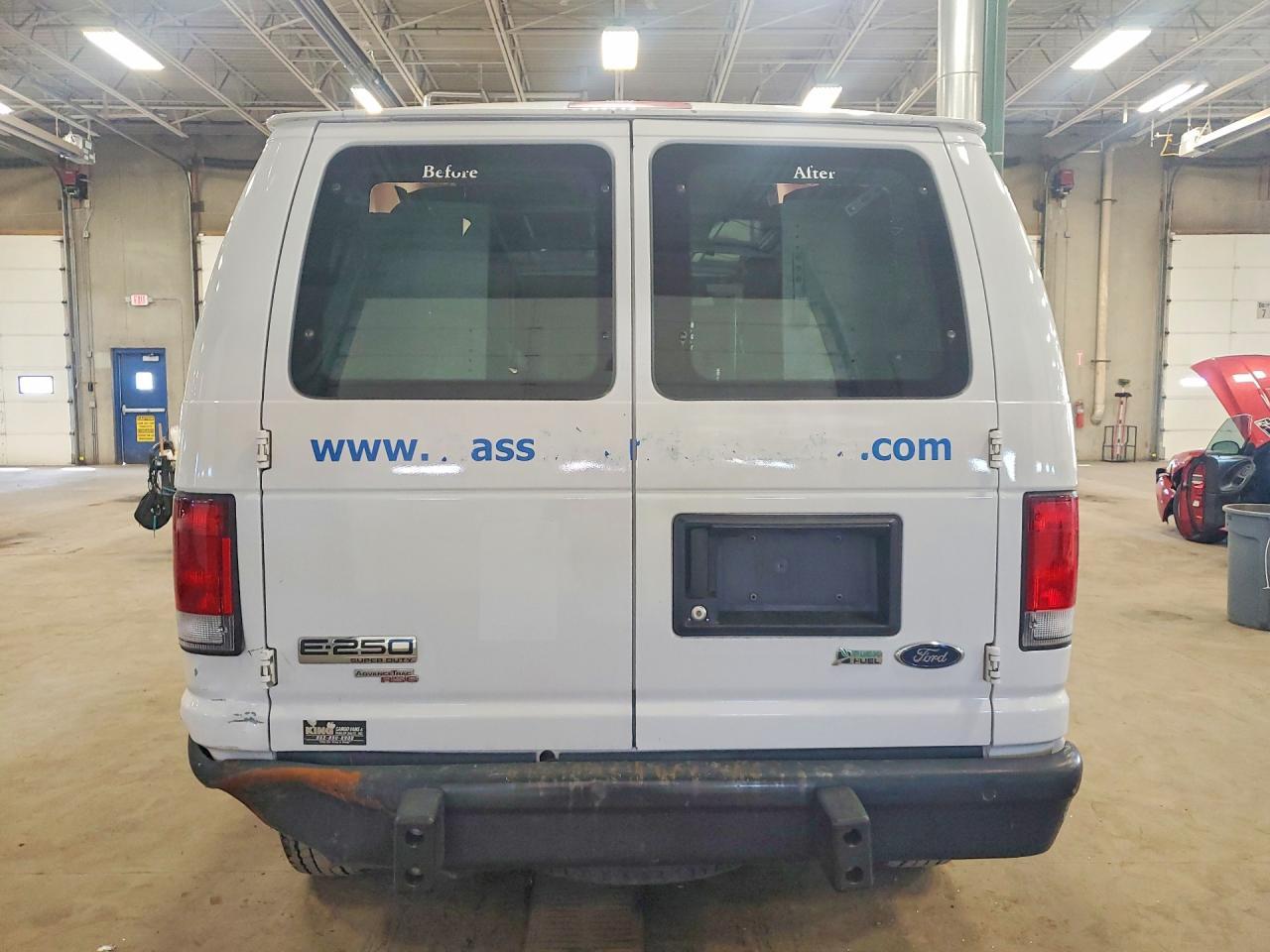2013 Ford Econoline E250 Van - Фото 6