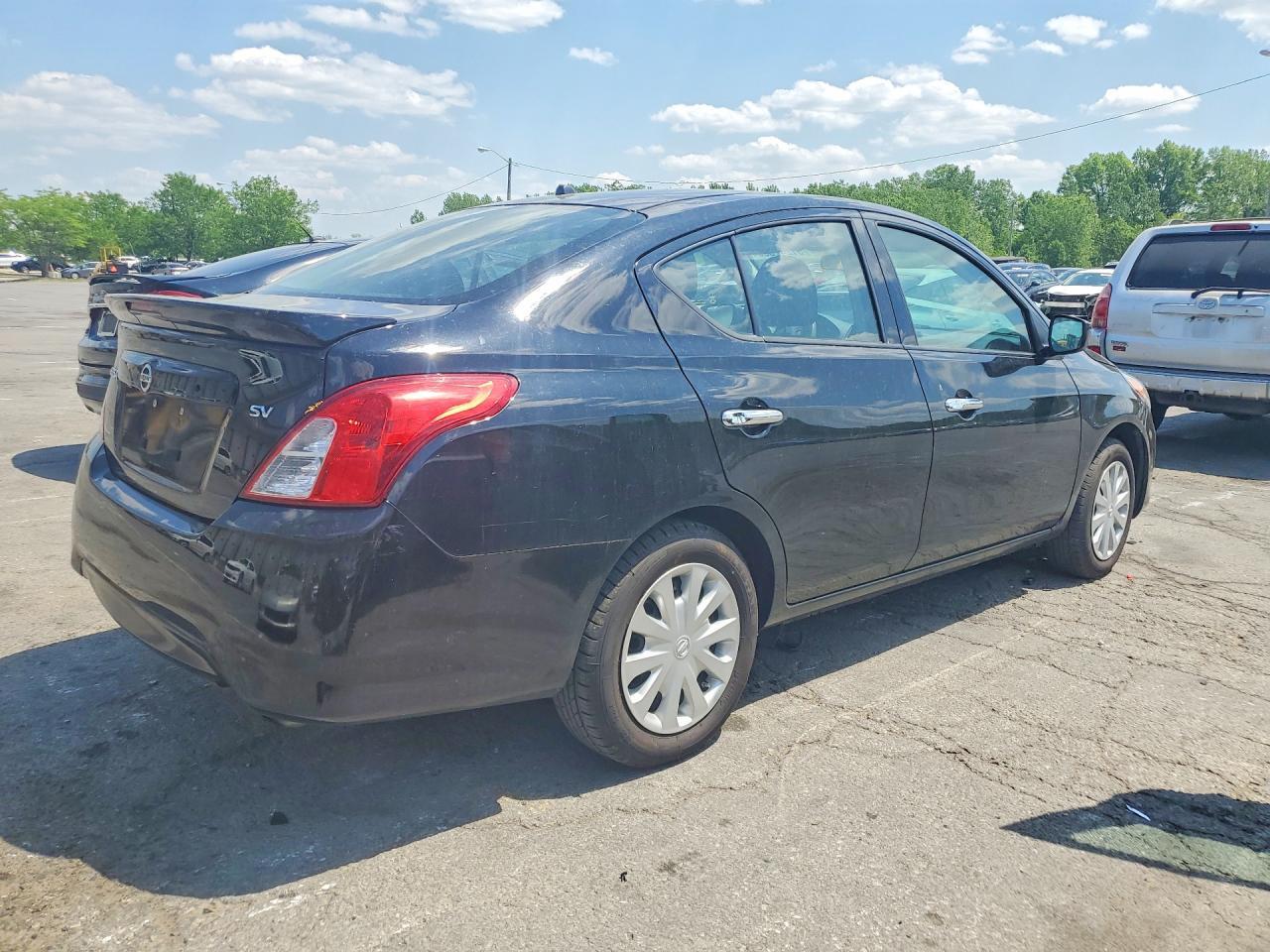 2019 Nissan Versa Sv - Image 3