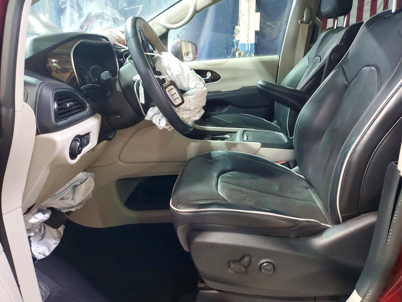 2021 Chrysler Pacifica Limited - Image 7