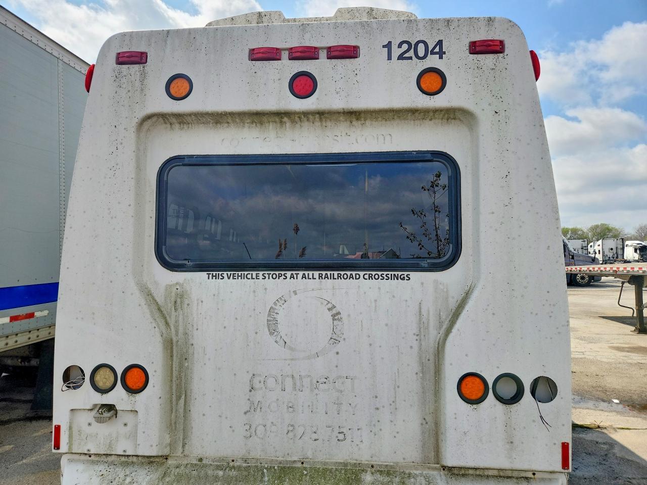 2013 Chevrolet Express G4500 - Image 6