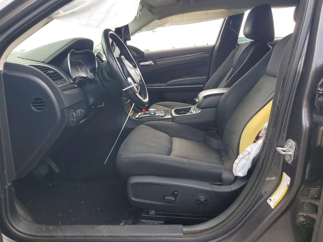 2019 Chrysler 300 Touring - Фото 7