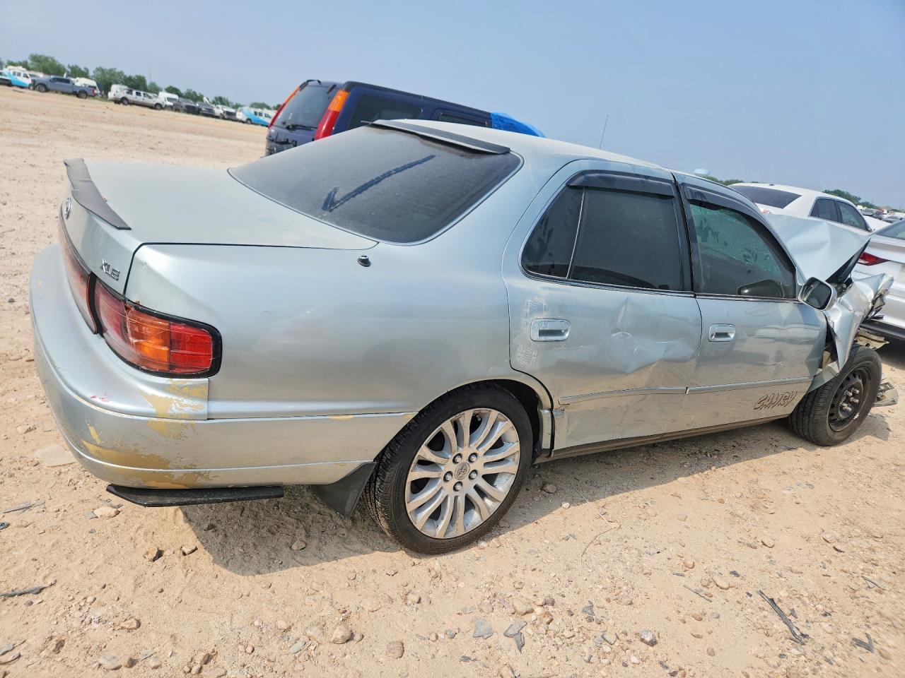 1994 Toyota Camry Xle - Image 3