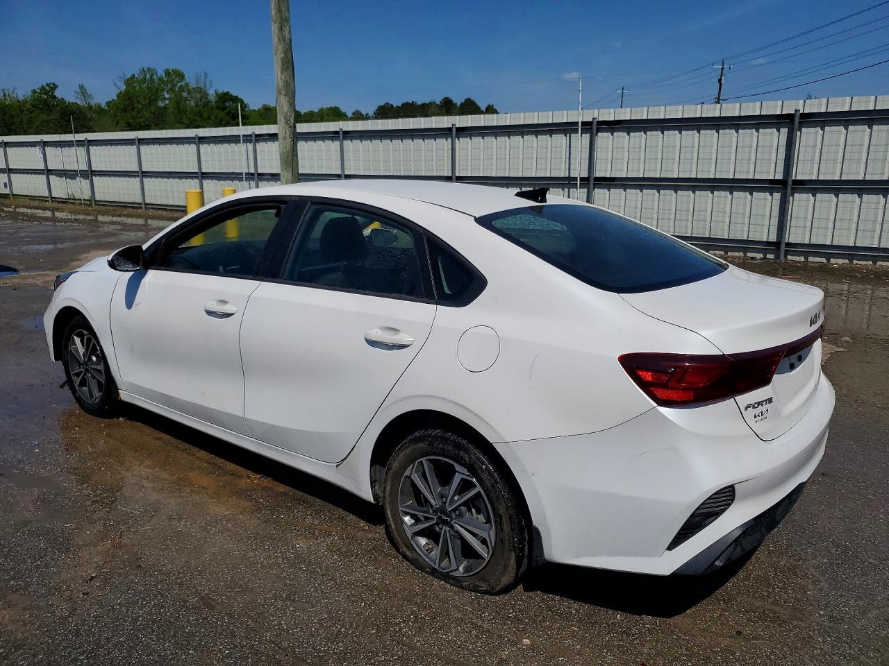 2023 Kia Forte Lxs - Image 2